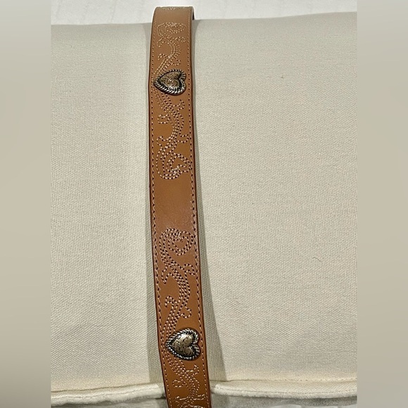 Fossil women’s sizeM tan leather belt with heart, detail, silver hardware groovy - Picture 5 of 7